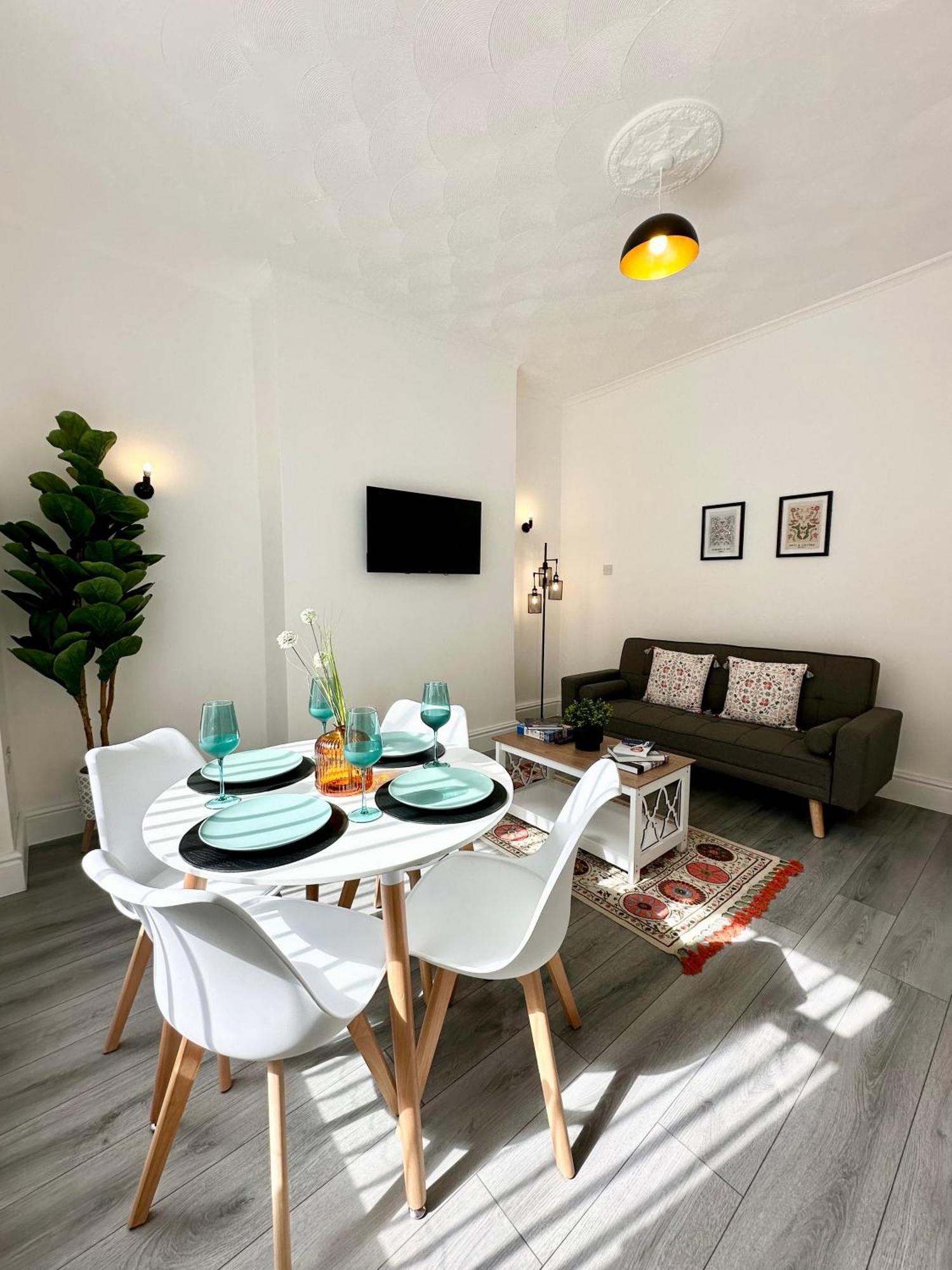 リヴァプール Cosy & Modern 4Bd House Near Anfield Stadiumヴィラ エクステリア 写真