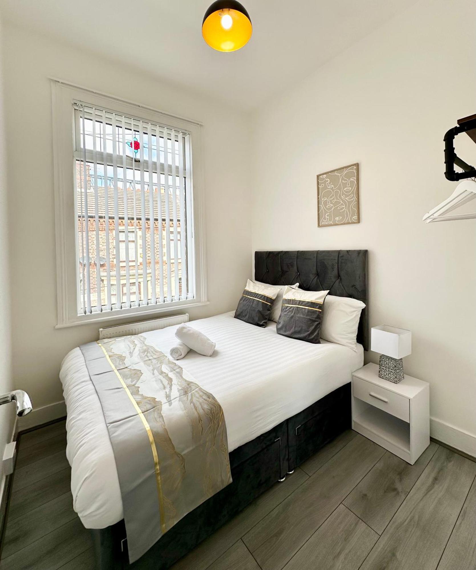 リヴァプール Cosy & Modern 4Bd House Near Anfield Stadiumヴィラ エクステリア 写真