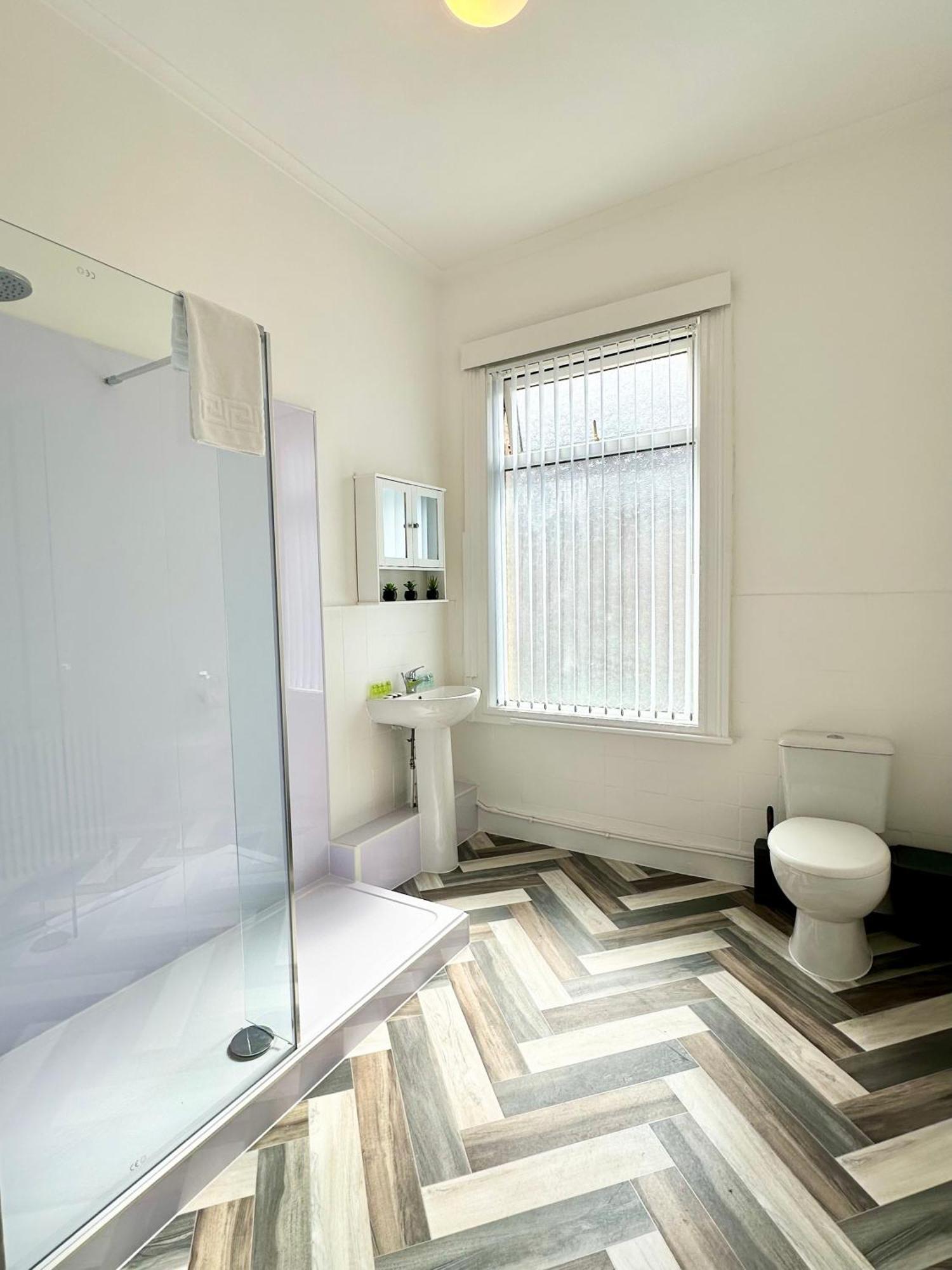 リヴァプール Cosy & Modern 4Bd House Near Anfield Stadiumヴィラ エクステリア 写真